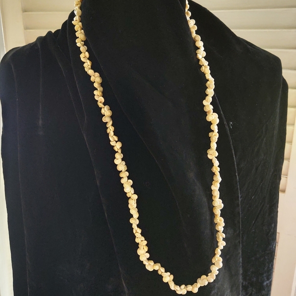 VINTAGE ARTISAN MINI SHELL NECKLACE - Picture 1 of 2